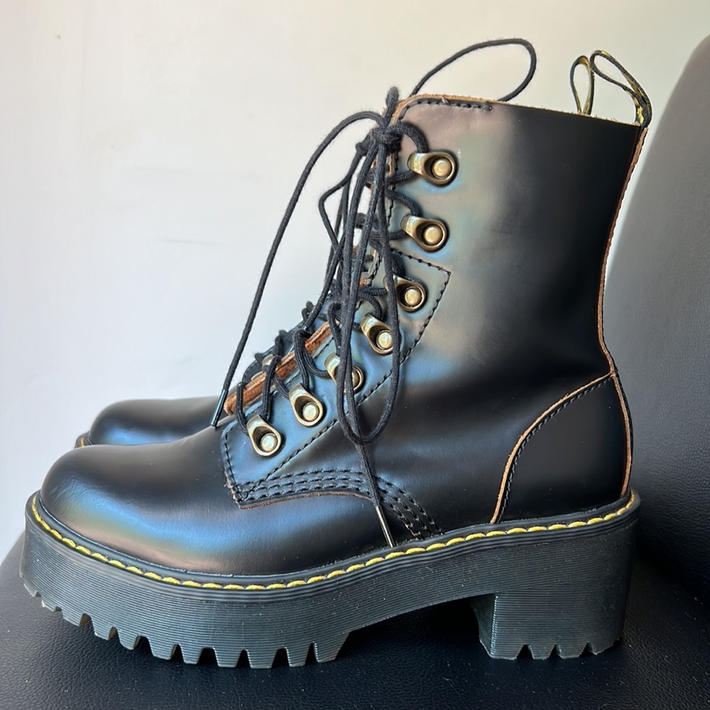 Dr. Martens Leona Heeled Boot Size 6US (Black)